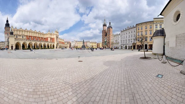 旧城广场在克拉科夫 — 图库照片