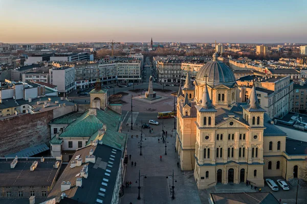 Polonya 'nın Lodz kenti - Özgürlük Meydanı manzarası