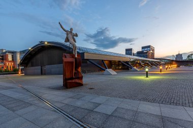 Lodz Fabryczna istasyonundaki tren için anıt.