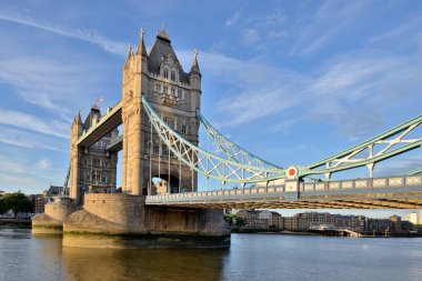 Tower Bridge - Londra, İngiltere 'de bir asma köprü.