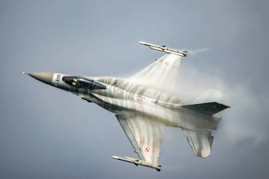 f-16 savaş uçağı