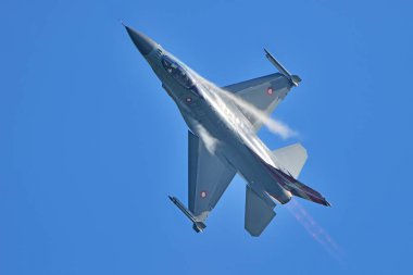 f-16 savaş uçağı