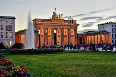 Brandenburg Kapısı (Brandenburger Tor) Berlin, Almanya.