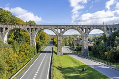Lewin Klodzki 'deki taştan viyadük. Polonya.