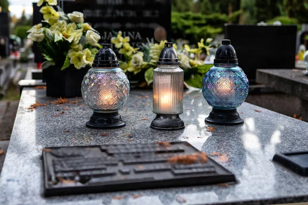 Versierde Graven Katholieke Begraafplaats Stockfoto