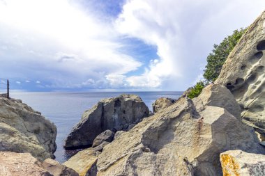Alupka Kırım, Karadeniz kıyısında kayalık bir kıyı.