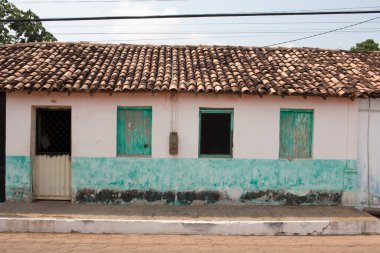 Carolina, Maranhao, Brezilya, 15 Eylül 2021: Carolina Şehri genelinde yaygın olan Eski Terk Edilmiş Bina, Evler ve Yapı