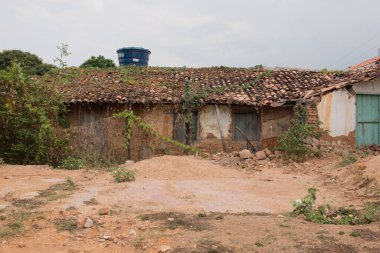 Carolina, Maranhao, Brezilya, 15 Eylül 2021: Carolina Şehri genelinde yaygın olan Eski Terk Edilmiş Bina, Evler ve Yapı