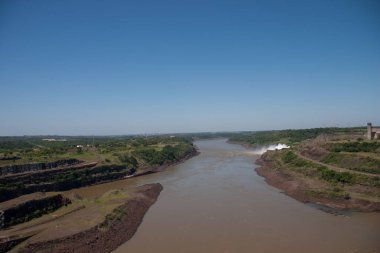 Brezilya ve Paraguay sınırındaki Parana Nehri üzerindeki Itaipu Barajı