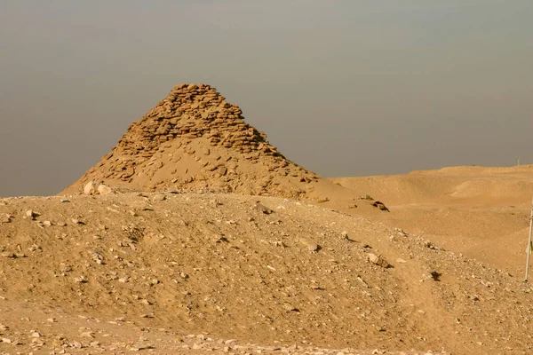 Pirâmide Pequena Perto Pirâmide Etapa Joseph Djoser Pirâmide Mais Velha — Fotografia de Stock
