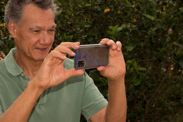 Senior Man Taking Photo His Smartphone — Stock Photo, Image
