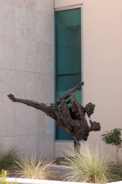 El Paso, Teksas, 1 Kasım 2007: El Paso 'daki Ana Kütüphane Şubesinin Girişinin Önünde Heykel