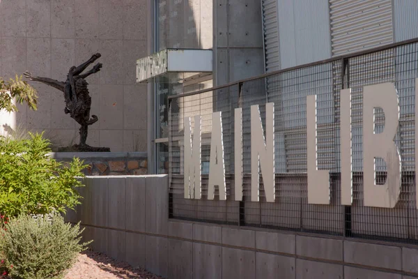 El Paso, Teksas, 1 Kasım 2007: El Paso şehir merkezindeki Ana Kütüphane Şubesine Ön Giriş.