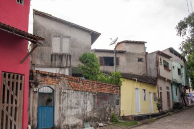 Trancoso, Bahia, Brezilya-9 Mart 2022: Brezilya ve Latin Amerika 'nın tamamında bulunan yoksul konut inşaatı ve yaşam koşulları