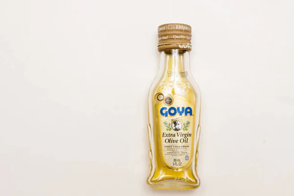 Miami Florida Aprile 2022 Una Piccola Bottiglia Goya Olive Popolare — Foto Stock