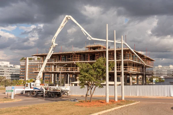 Brasilia, DF Brezilya 4 Mayıs 2022: Kuzeybatı Brasilia 'da Yeni Apartman Binalarının İnşaatı, nam-ı diğer Noroeste Sektörü