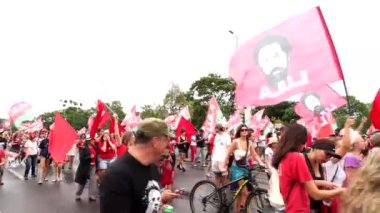 Brezilya, Brezilya, 23 Ekim 2020 Brezilya eski Cumhurbaşkanı Lula 'nın destekçileri, yaklaşan seçimler için adaylarını desteklemek amacıyla sokaklara döküldüler. 