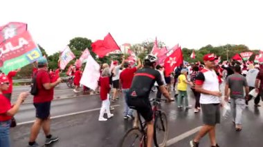 Brezilya, Brezilya, 23 Ekim 2020 Brezilya eski Cumhurbaşkanı Lula 'nın destekçileri, yaklaşan seçimler için adaylarını desteklemek amacıyla sokaklara döküldüler. 