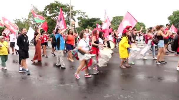 브라질 브라질리아 2020 브라질 대통령 룰라의 지지자들이 다가오는 후보를 지지하며 — 비디오