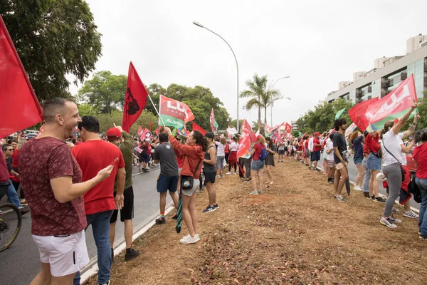 巴西巴西利亚 2020年10月23日巴西前总统卢拉的支持者走上街头 支持他们的候选人参加即将举行的选举 — 图库照片