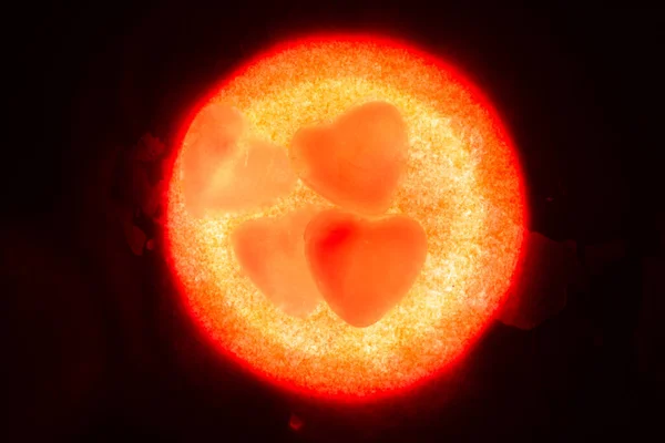 Sevgililer Günü, Aşk, Hamilelik ve Döllenme Özeti afişi. Ovule 'nin sembolü olarak kalpleri ışık çemberinde..