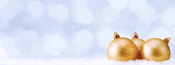 Рождественские Новогодние Обои Декоративными Шариками Абстрактном Белом Фоне Избранное Фокусное — стоковое фото