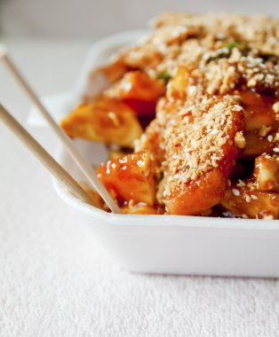 Baharatlı meyve salatası