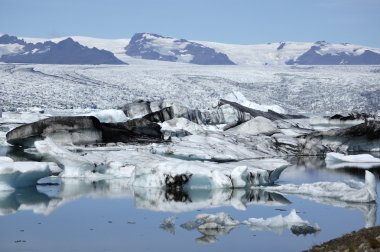 buzdağları jokulsarlon buz lagoon içinde.