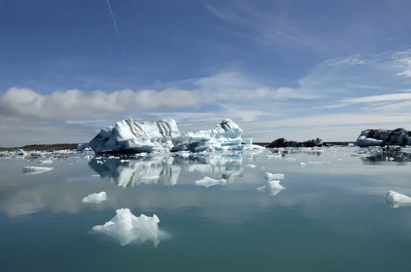 Lagunie Jokulsarlon lodu w Islandii. — Zdjęcie stockowe