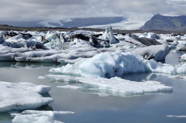 buzdağları jokulsarlon buz lagoon içinde.