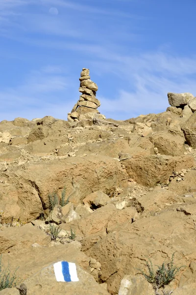 Summit cairn in Negev desert. — Stock Photo, Image