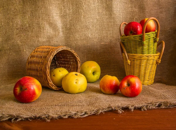 Stillleben mit Äpfeln — Stockfoto