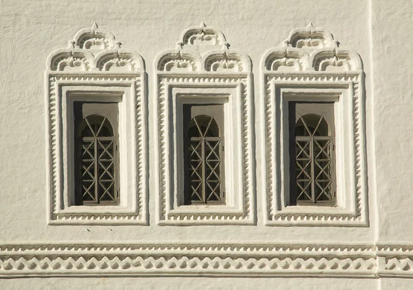 Fenster der Metropolkammer in Jaroslawl Stockbild