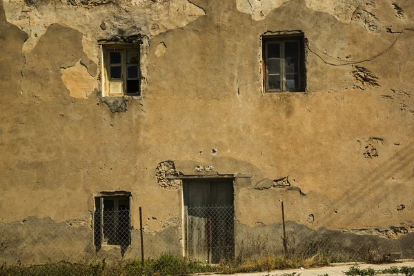 Finestre di casa antica — Foto Stock