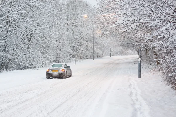 Carro na neve — Fotografia de Stock