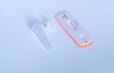 Covid-19 'un antijen test hızlı test kitleri. COVID-19 virüs hastalıkları sağlık kontrolü, Coronavirüs küresel salgın krizi