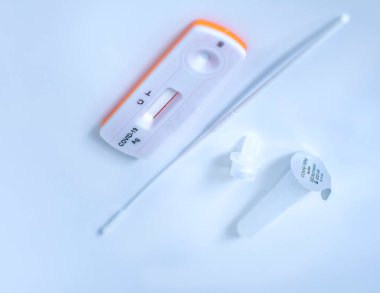 Covid-19 'un antijen test hızlı test kitleri. COVID-19 virüs hastalıkları sağlık kontrolü, Coronavirüs küresel salgın krizi