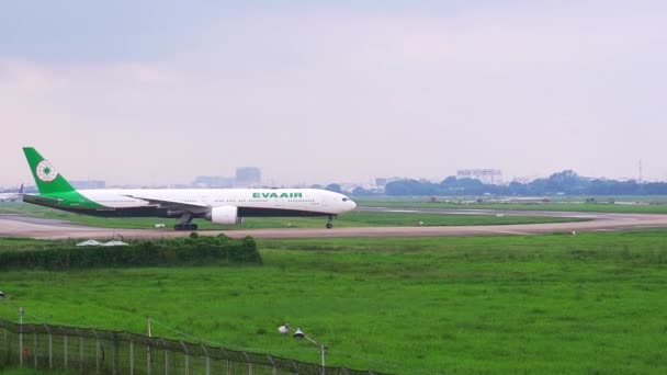 2021年10月22日 越南胡志明市 一架编号为B 16726的Eva波音777客机从越南胡志明市谭山国际机场起飞 — 图库视频影像