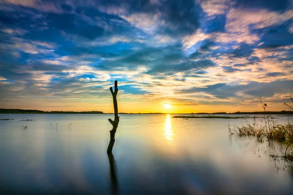 Coucher Soleil Sur Lac Hydroélectrique Dernier Jour Automne Dans Campagne — Photo