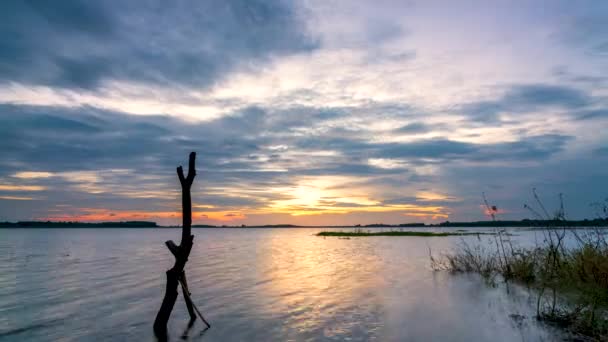 Tiden Förfaller Solnedgången Vattenkraftssjön Sista Dagen Hösten Fridfull Landsbygd Vietnam — Stockvideo