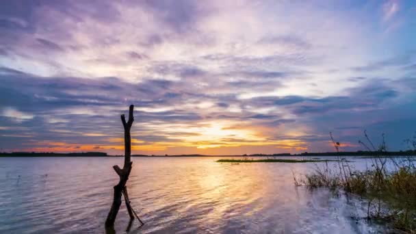 Coucher Soleil Sur Lac Hydroélectrique Dernier Jour Automne Dans Campagne — Video