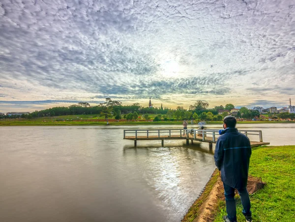 Amanecer Puente Del Amor Con Vistas Lago Con Cielo Dramático —  Fotos de Stock