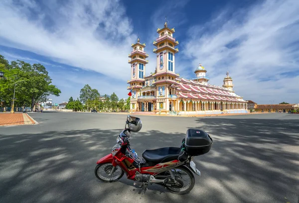 Tay Ninh Vietnam Diciembre 2021 Una Motocicleta Turística Frente Antiguo — Foto de Stock