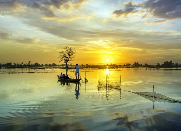 Tay Ninh Vietnam December 8Th 2021 Ferryman Rowed Boat Take — Stockfoto