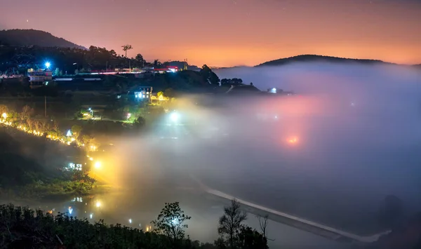 Night Scene Hillside Small Town Fog Shrouded Colorful Houses Lights —  Fotos de Stock