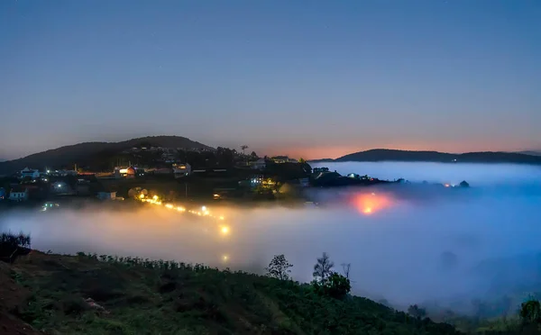 Night Scene Hillside Small Town Fog Shrouded Colorful Houses Lights — Photo