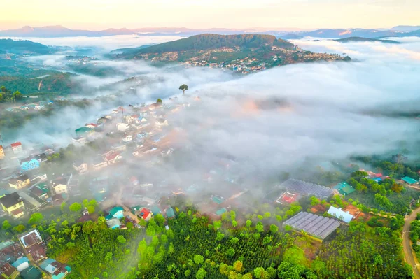 Letecký Pohled Město Ranní Mlze Krásný Vysočině Lat Vietnam — Stock fotografie