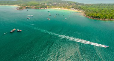Thom Adası 'nın havadan görünüşü, Phu Quoc, Vietnam. Tayland Körfezi 'ndeki güzel tropikal mavi plaj