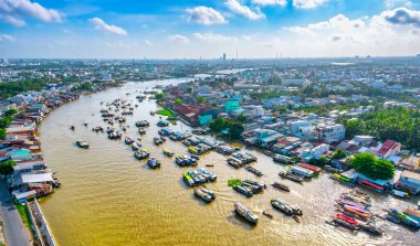 Cai Rang yüzen pazarı, Can Tho, Vietnam, hava manzarası. Cai Rang, Vietnam 'ın mekong deltasında ünlü bir pazardır..