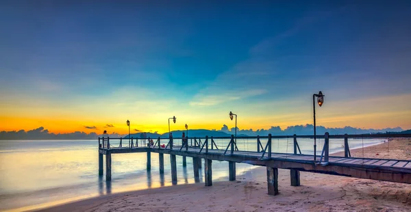Wschód Słońca Drewnianym Molo Plaży Miejskiej Nha Trang Wietnam Letni — Zdjęcie stockowe